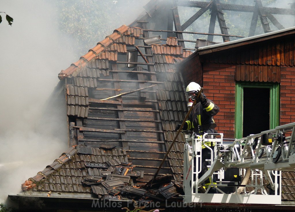 Brand Schuetzenhof Neusser Landstr P5411.JPG